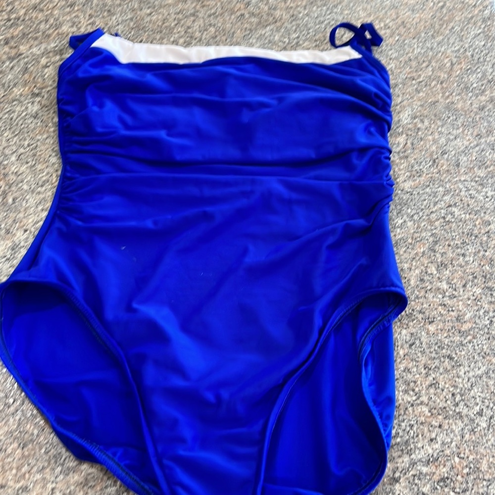 Miraclesuit size 4* - Picture 9 of 9